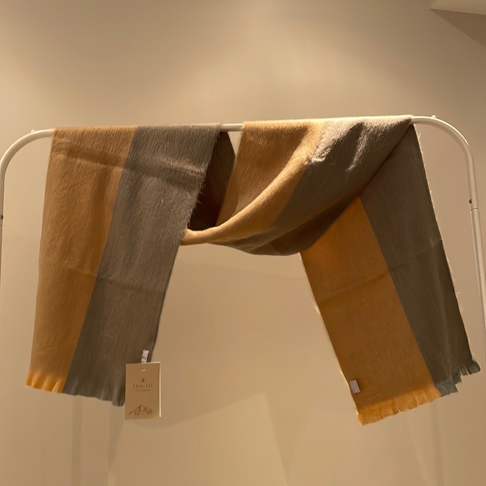 POKOLOKO Little Luxuries grey and gold long scarf.